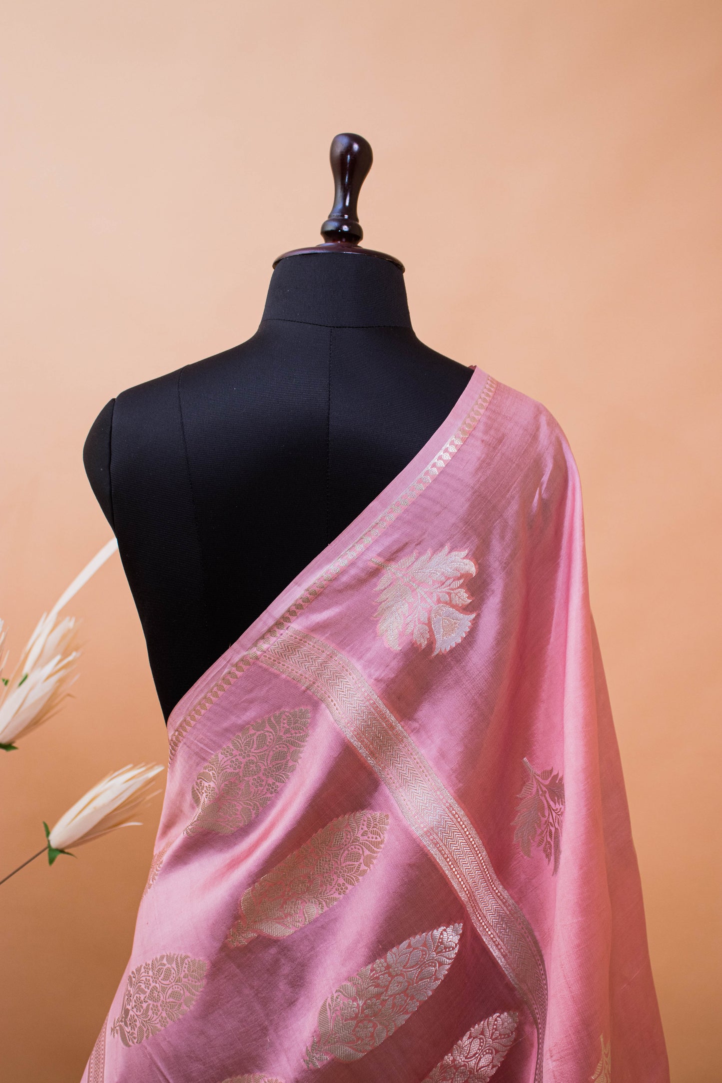 Thin Border Beautifull Flower Motif All Over In Pure Banarasi Silk Pink