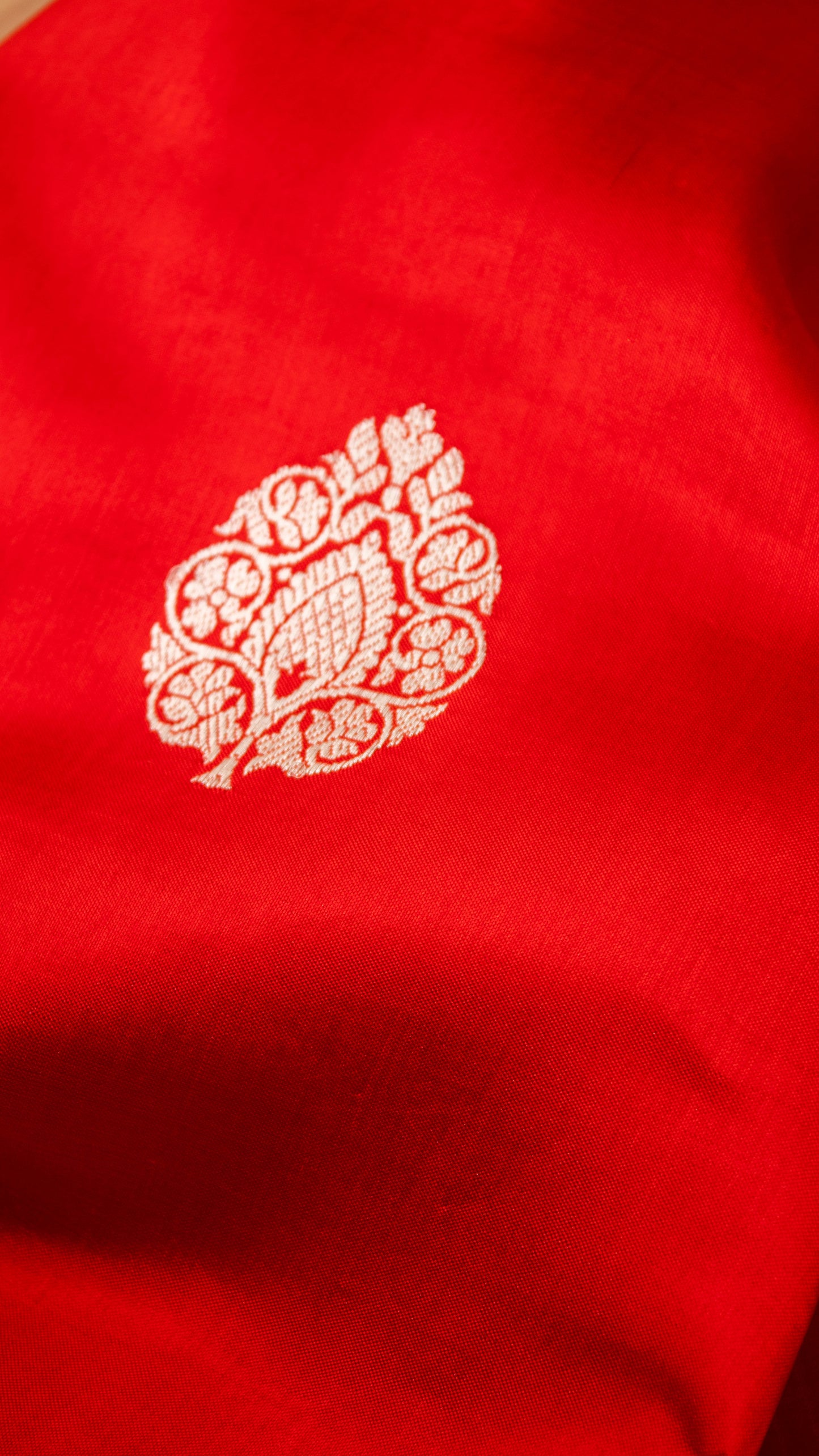 Handloom Banarasi Scalping Double Border Weaving In Pure Mashru Silk-Red