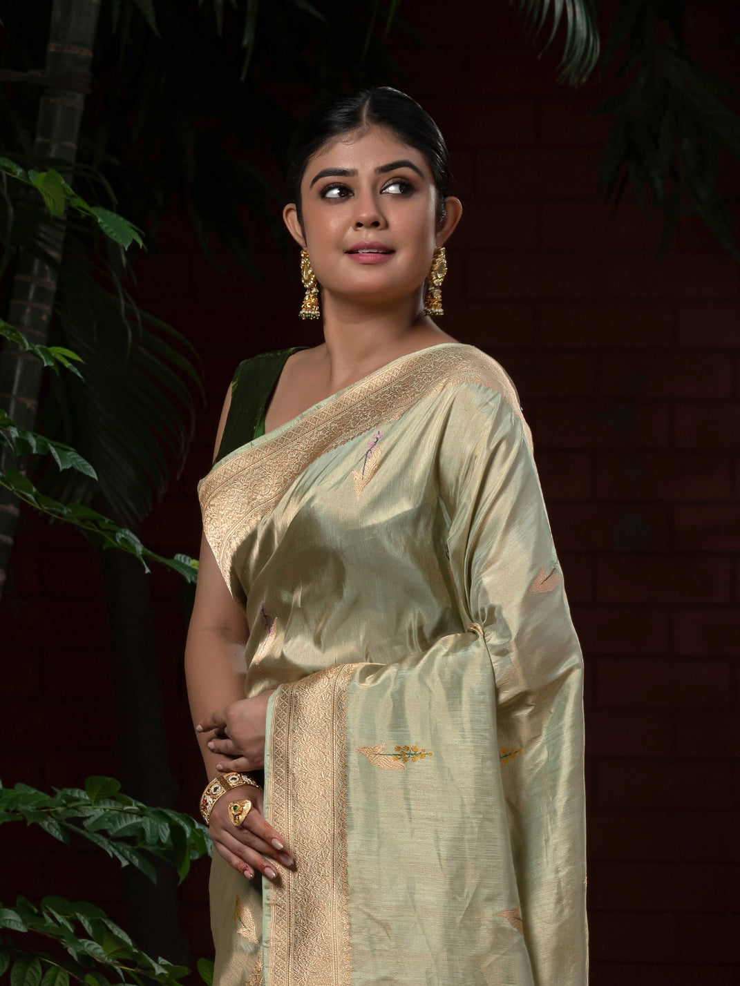 Handloom Kadhuwa Weave Tilfi Butti Saree In Pure Tissue Kataan Silk Fabric Green