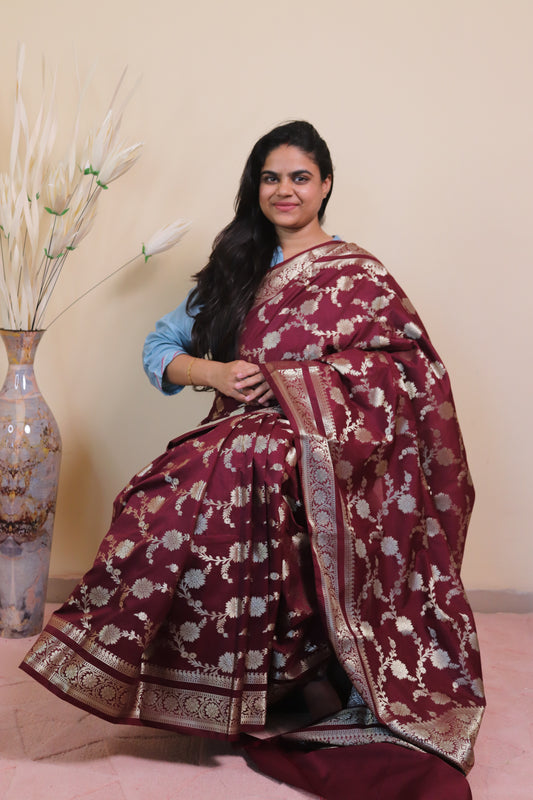 Banarasi Saree Weaved In Jaal Buti - Maroon