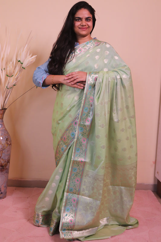 Banarasi Silk Weaved In 2 Inch Buti With Paithani Border - Green