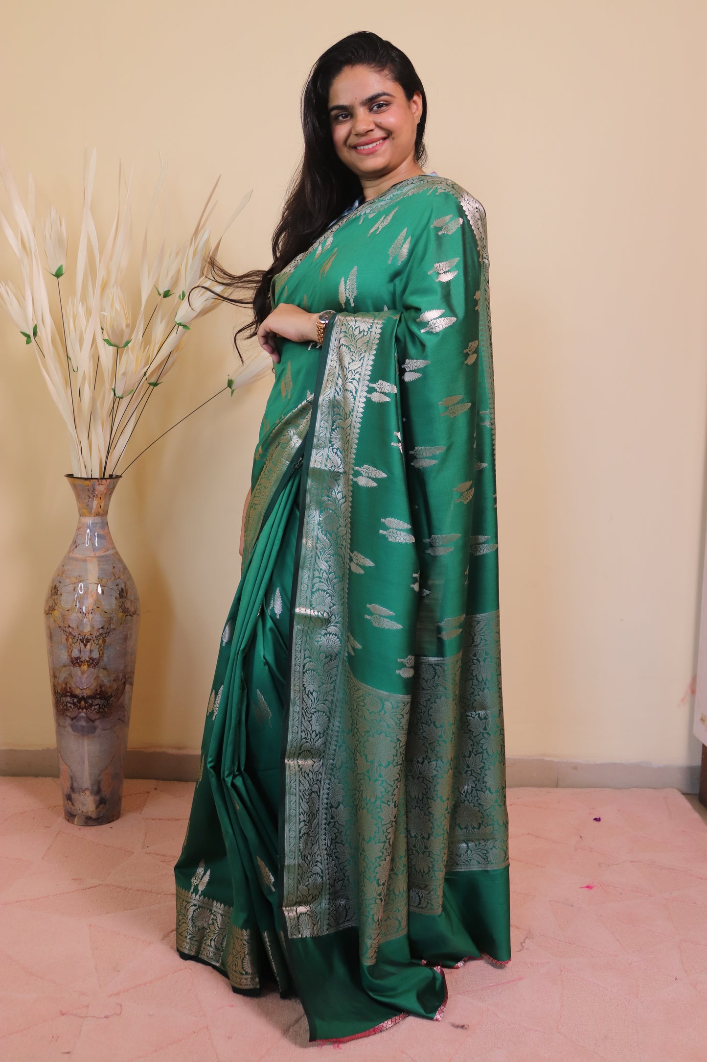 Banarasi Silk Weaved In Double Buti - Green