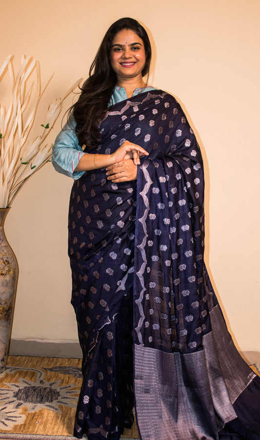 Scalping Thin Border With Buti All Over Weaved - Blue