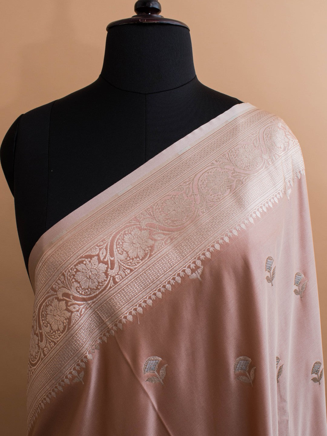 Mashru Silk In Alphi Buti Design In Traditional Banarasi