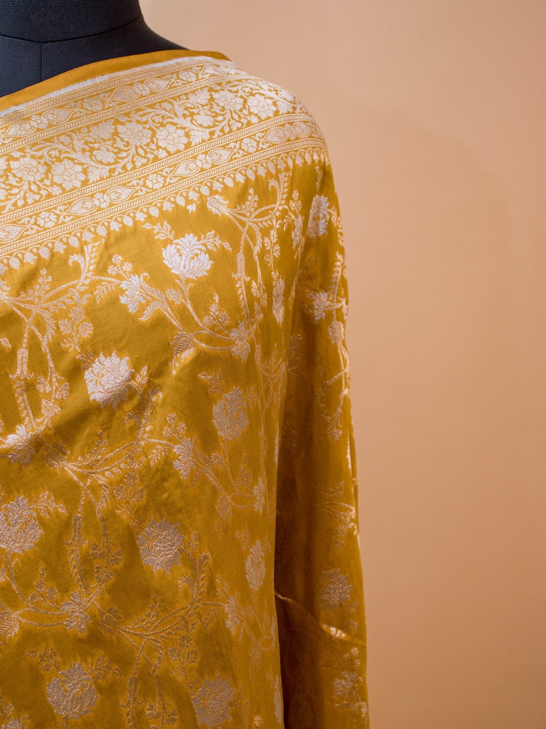 Handloom Banarasi Pure Kataan Silk In Gold N Siver Zari
