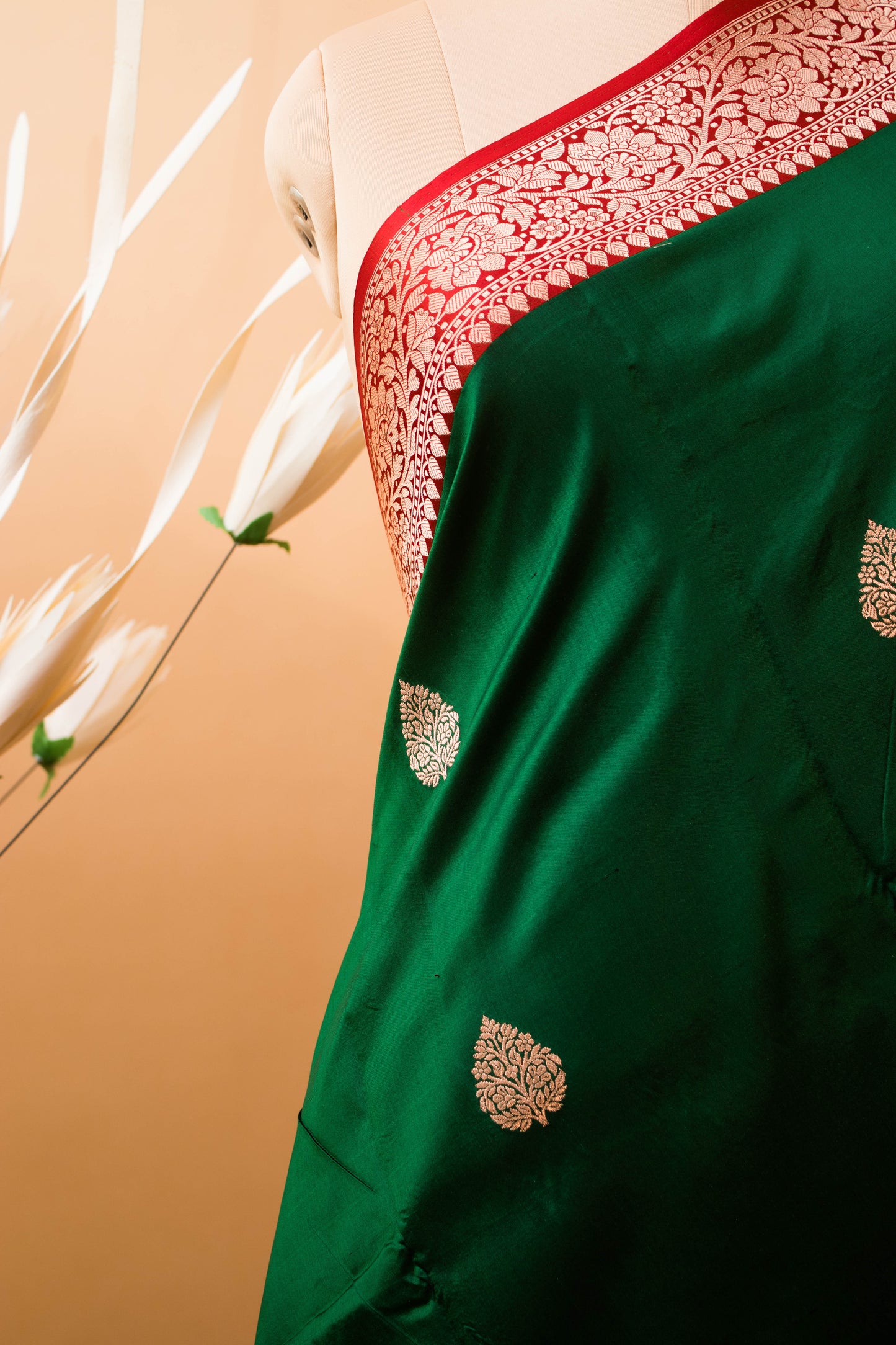 Traditional Pure Kataan Silk With Rangkaat Border Butti-Green