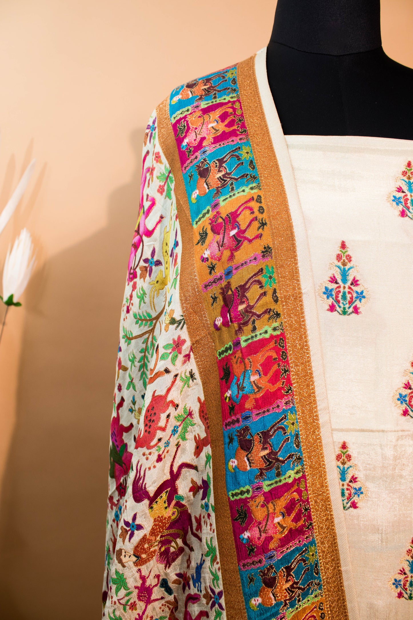 Pashmina Style Weaving In Pure Munga Silk Banarasi Unstitched Suit