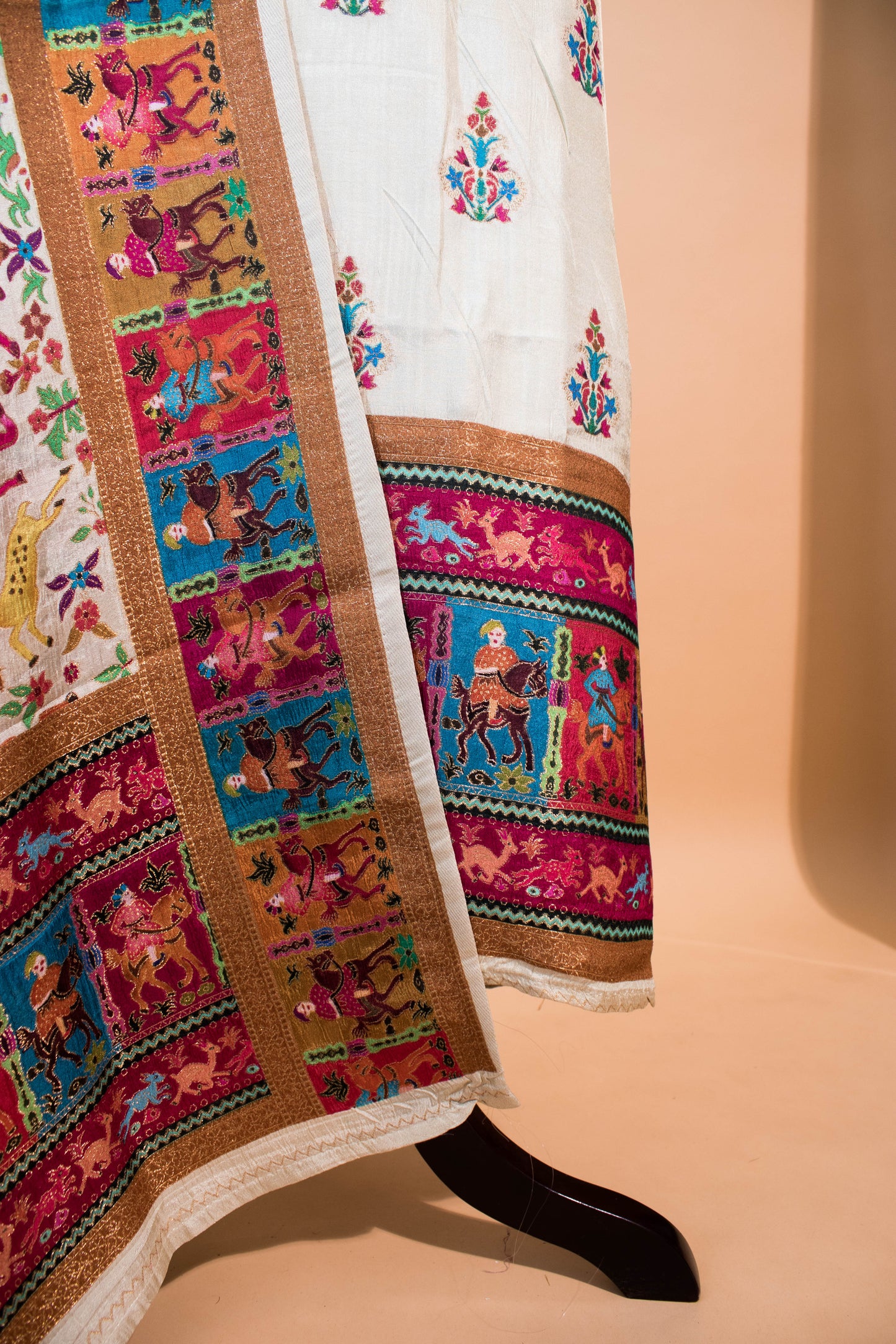 Pashmina Style Weaving In Pure Munga Silk Banarasi Unstitched Suit
