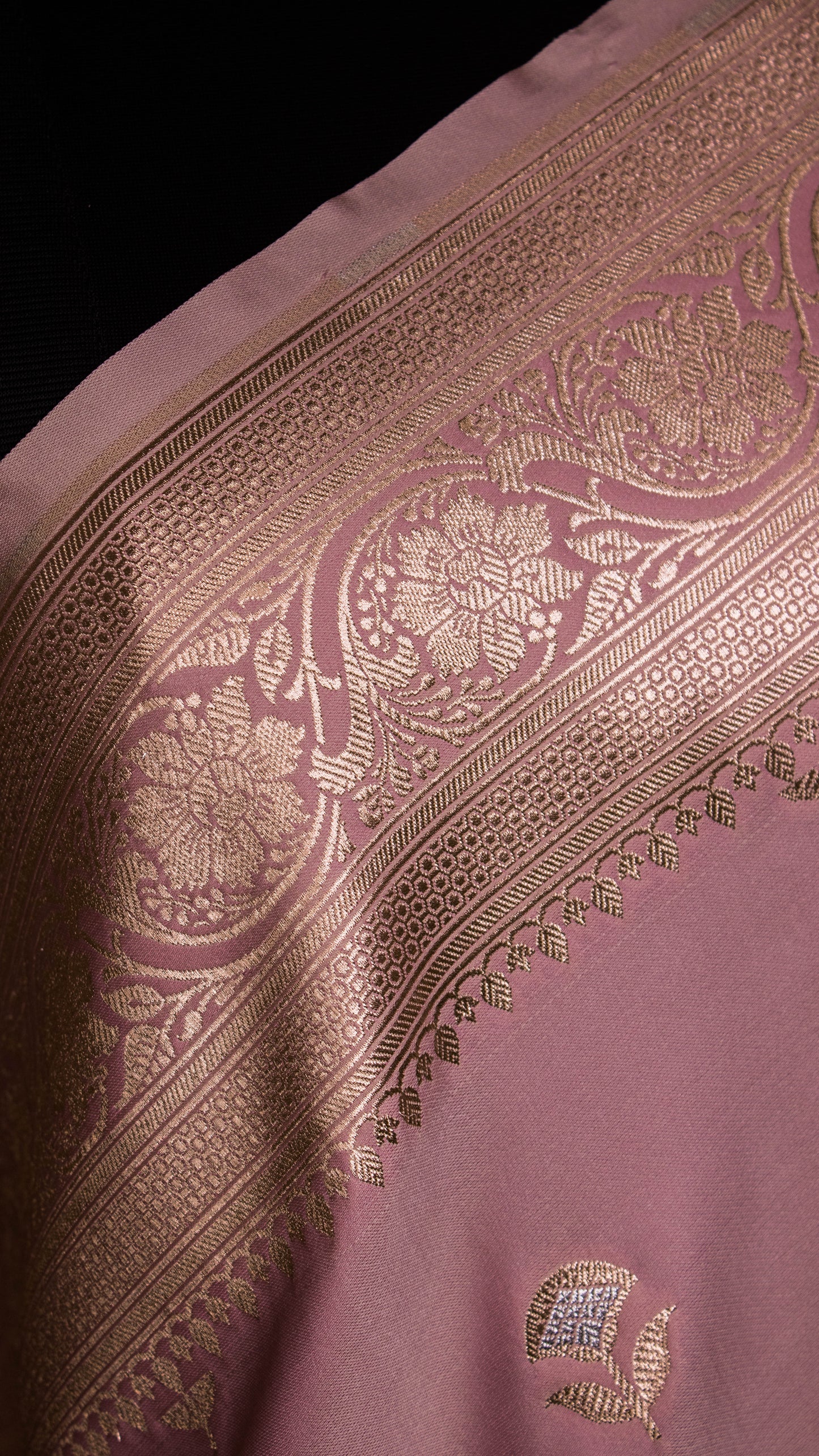 Mashru Silk In Alphi Buti Design In Traditional Banaras Pink