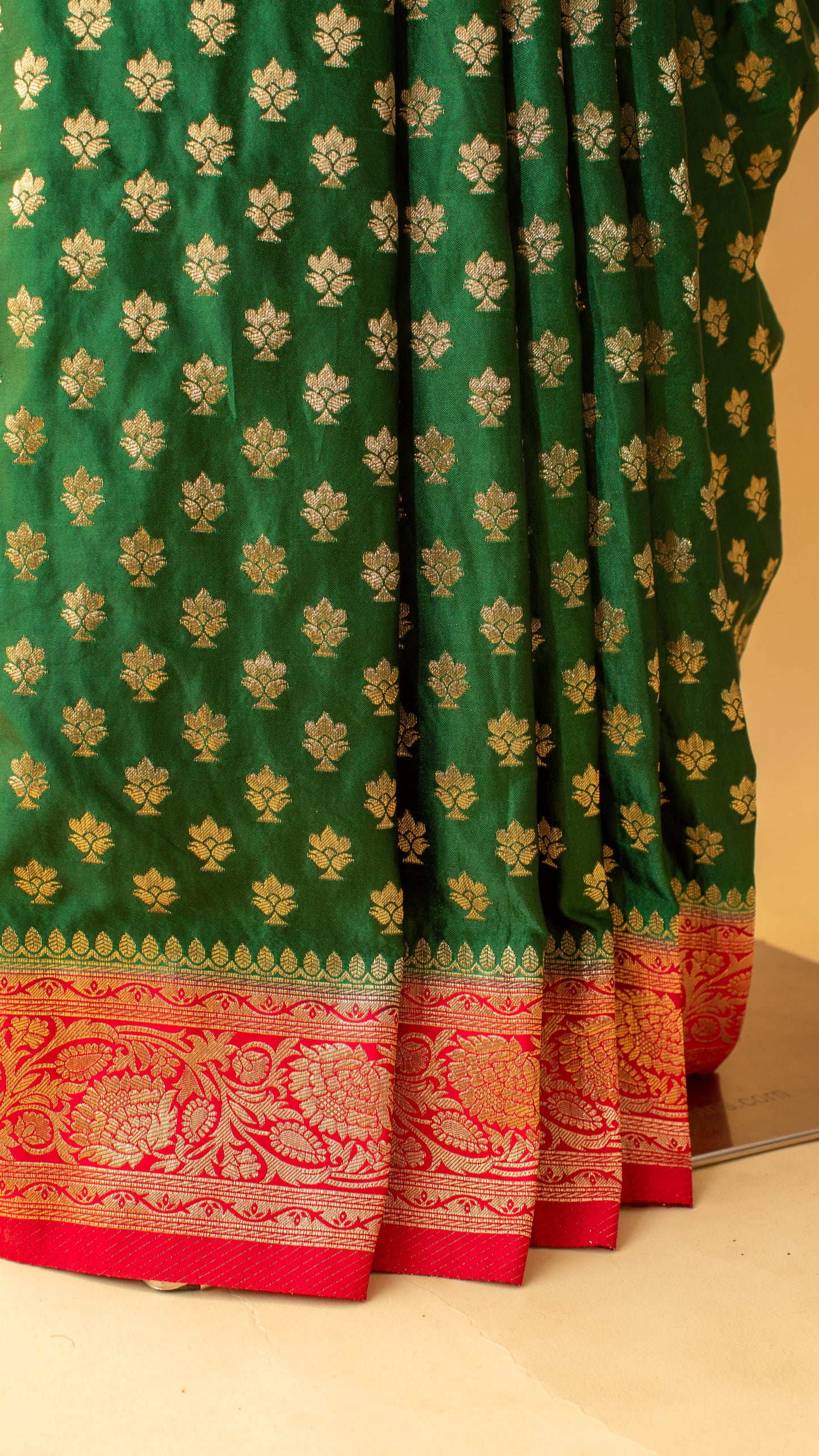 Traditional Banarsi Contrast Border And Small Butti Weaving Green