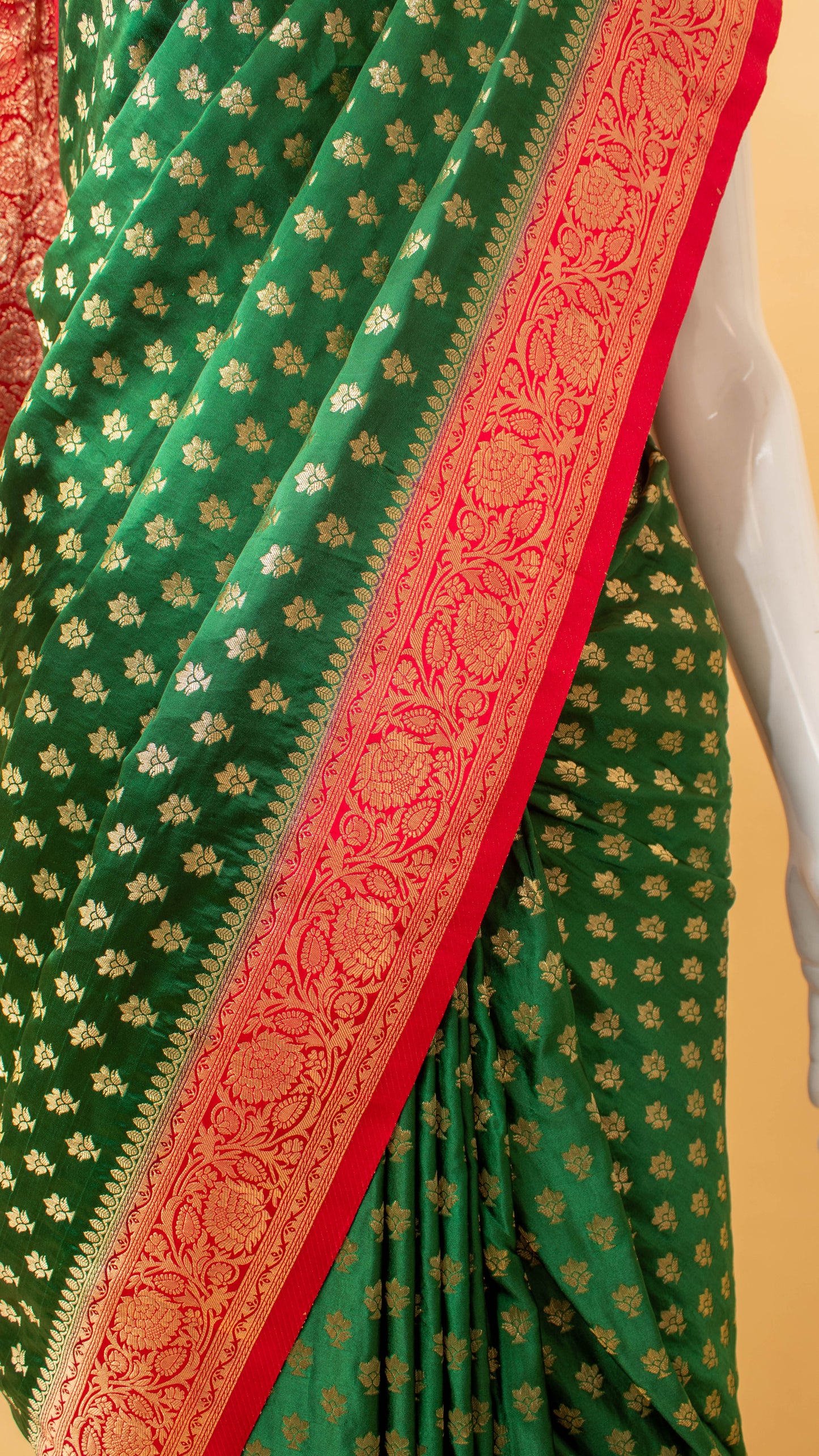 Traditional Banarsi Contrast Border And Small Butti Weaving Green
