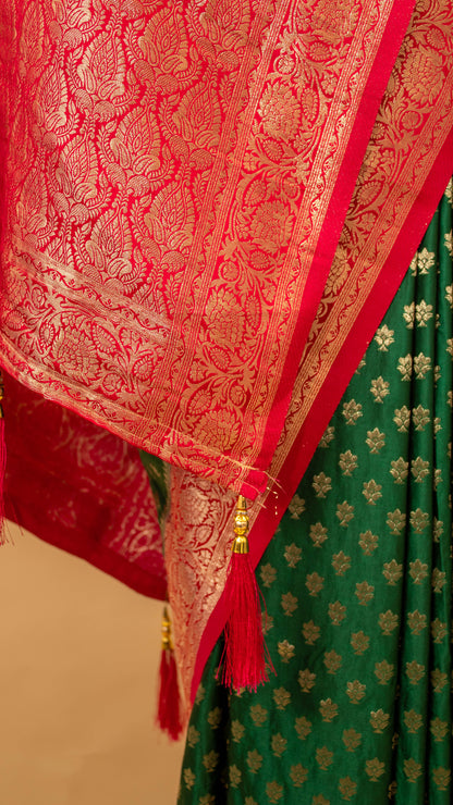 Traditional Banarsi Contrast Border And Small Butti Weaving Green