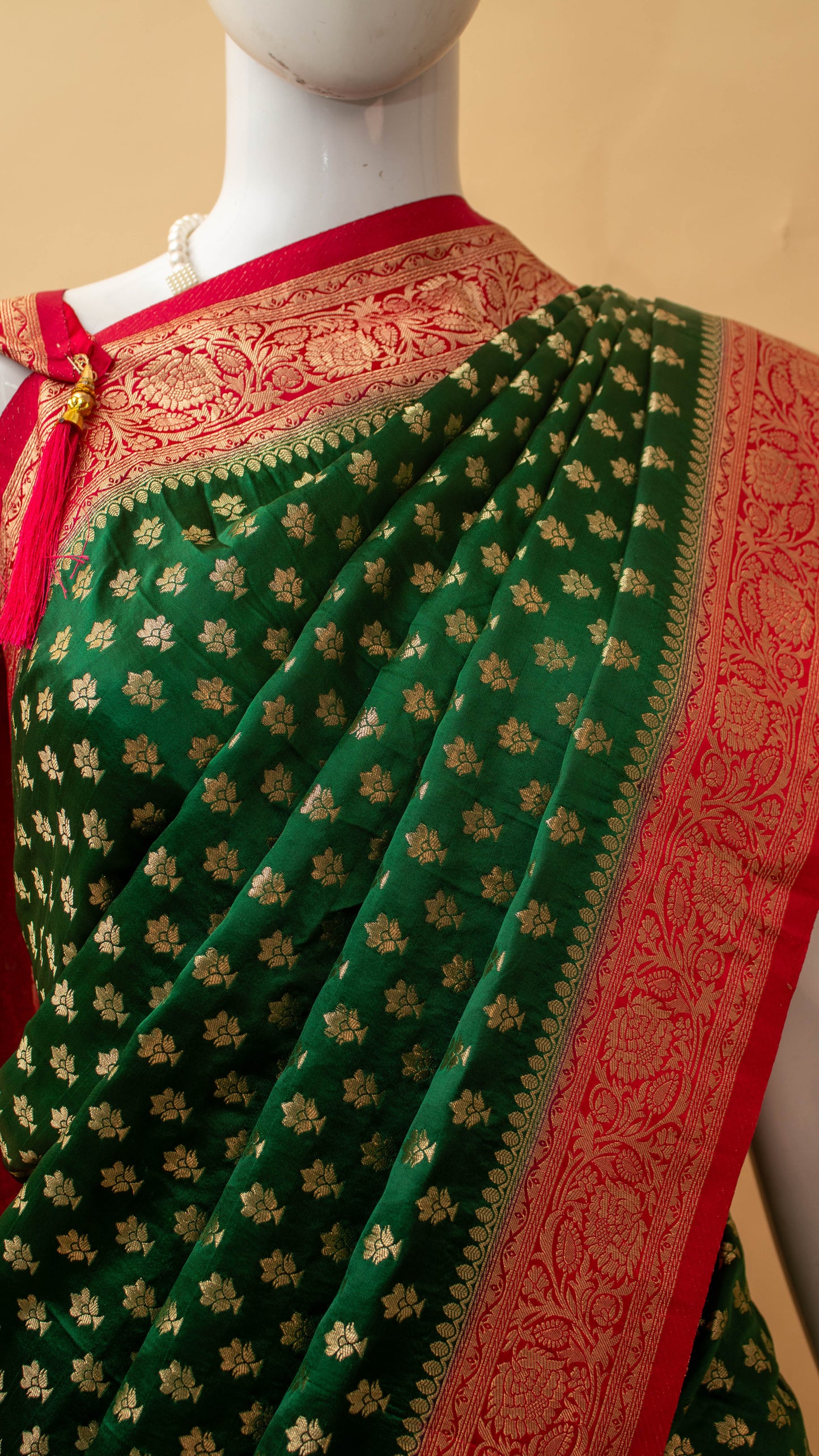 Traditional Banarsi Contrast Border And Small Butti Weaving Green