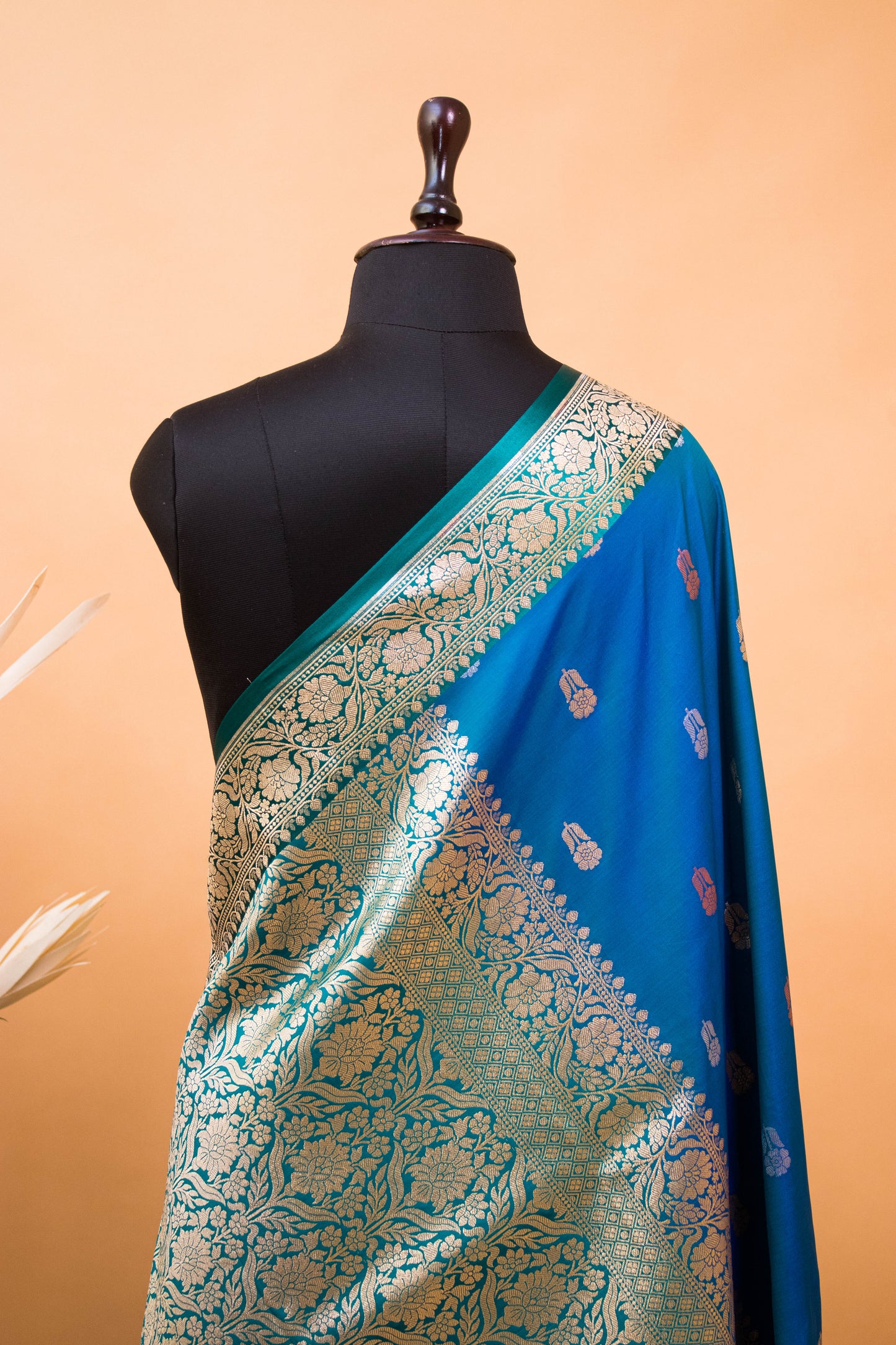 Traditional Banarsi Cotrast Border Butti Weaving Blue