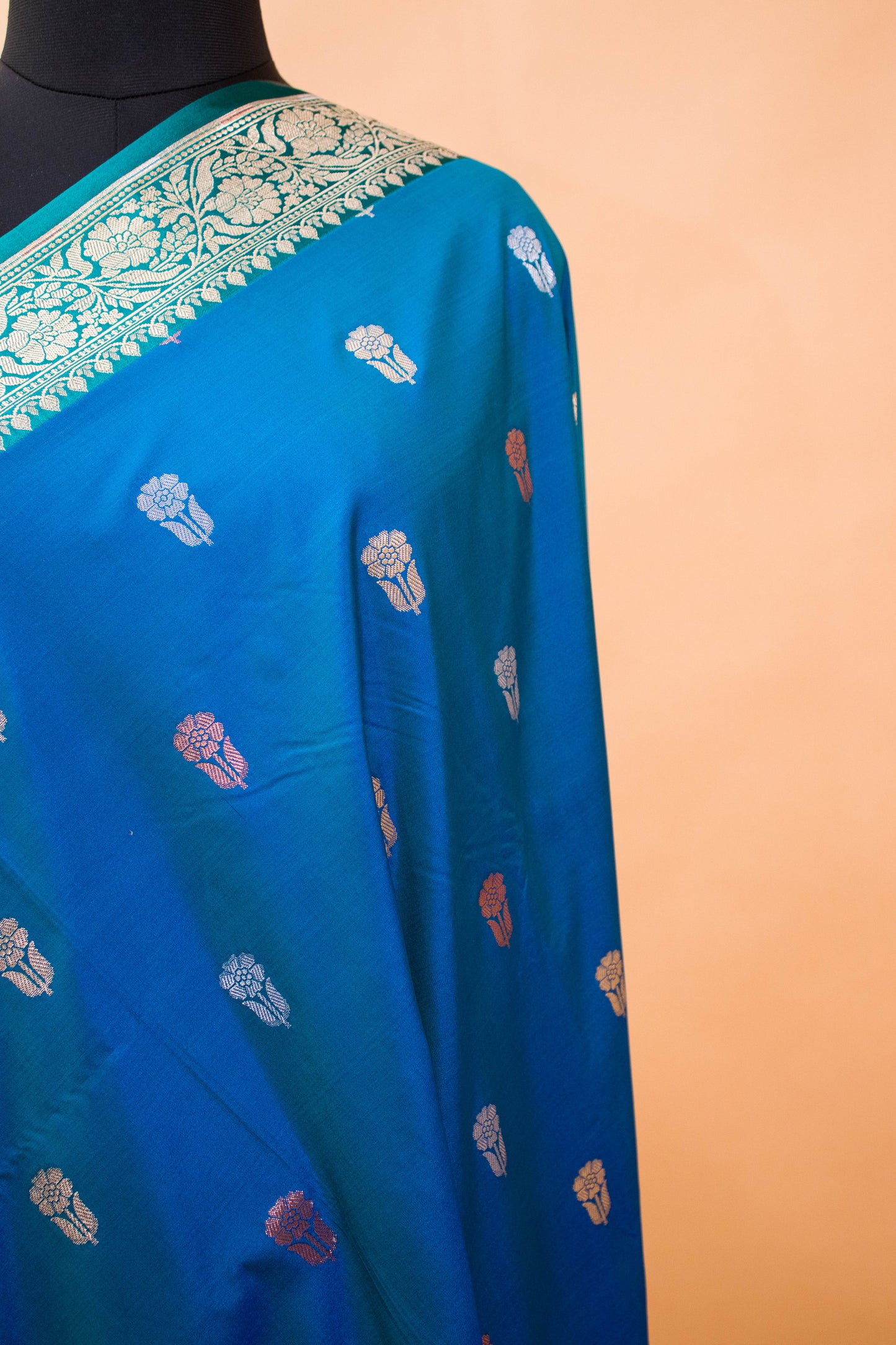 Traditional Banarsi Cotrast Border Butti Weaving Blue