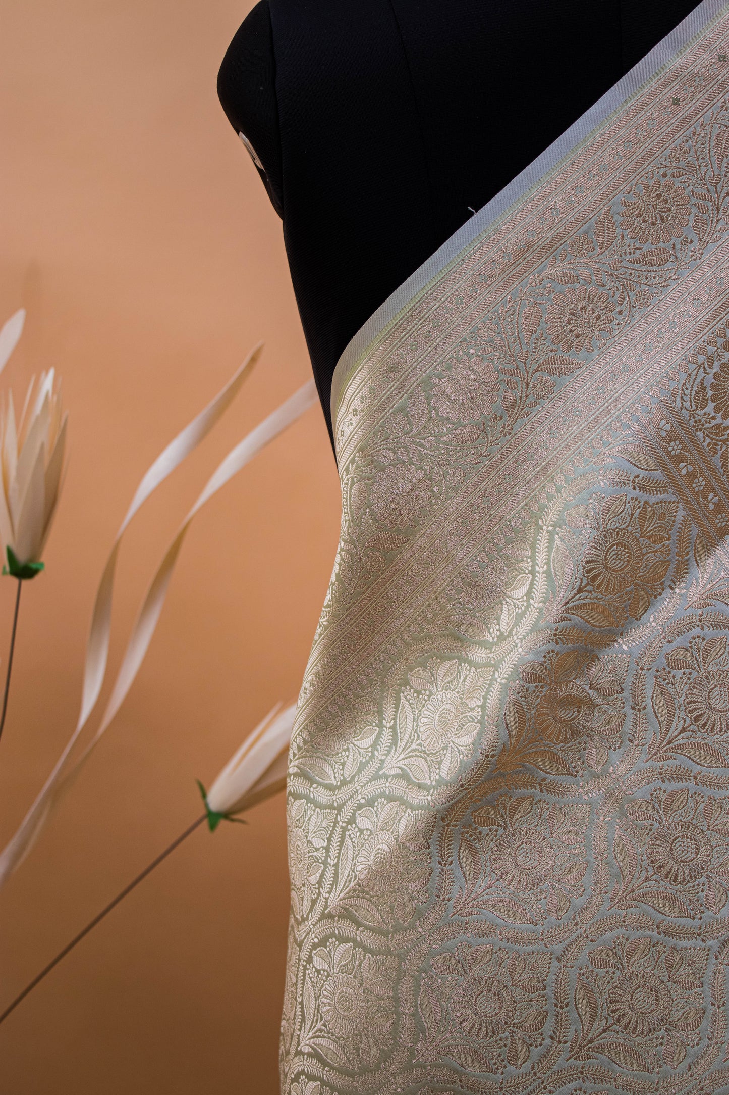 Rangkaat Jaal Weaving In Banarasi Mashru Silk - Green