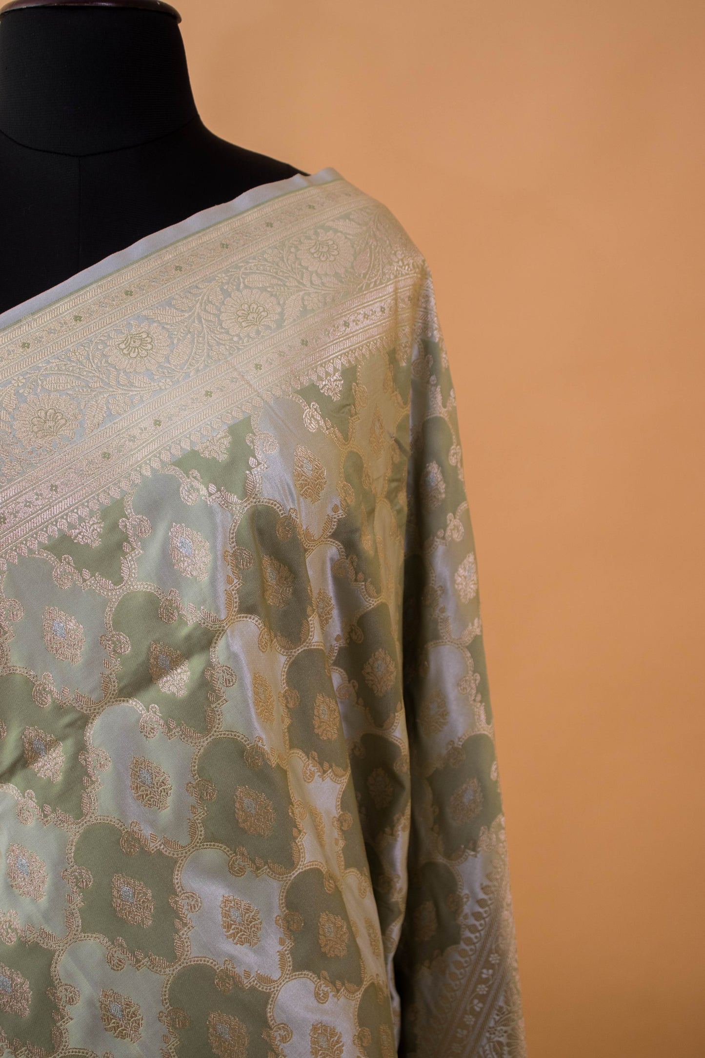 Rangkaat Jaal Weaving In Banarasi Mashru Silk - Green