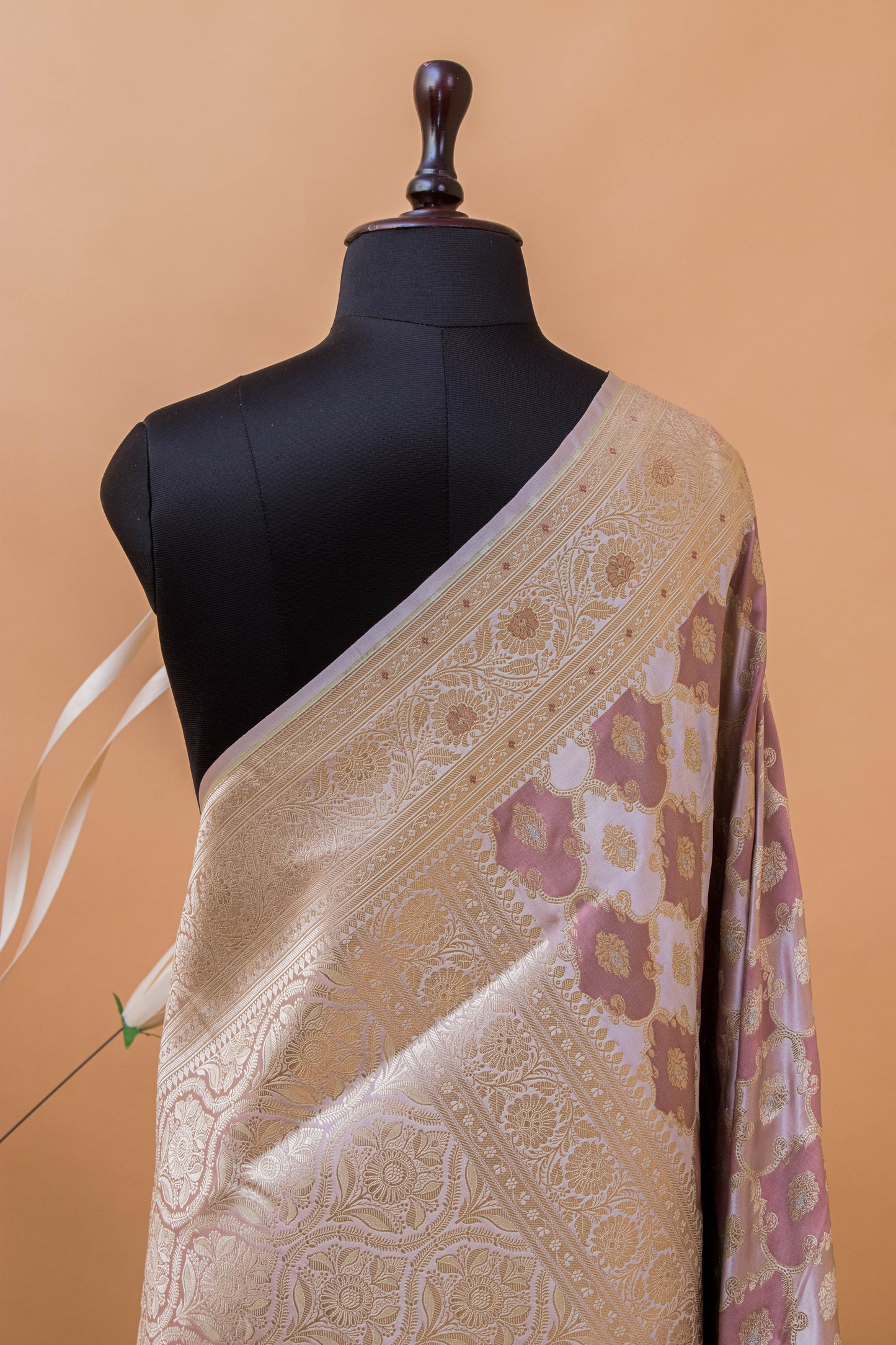 Rangkaat Jaal Weaving In Banarasi Mashru Silk - Wine