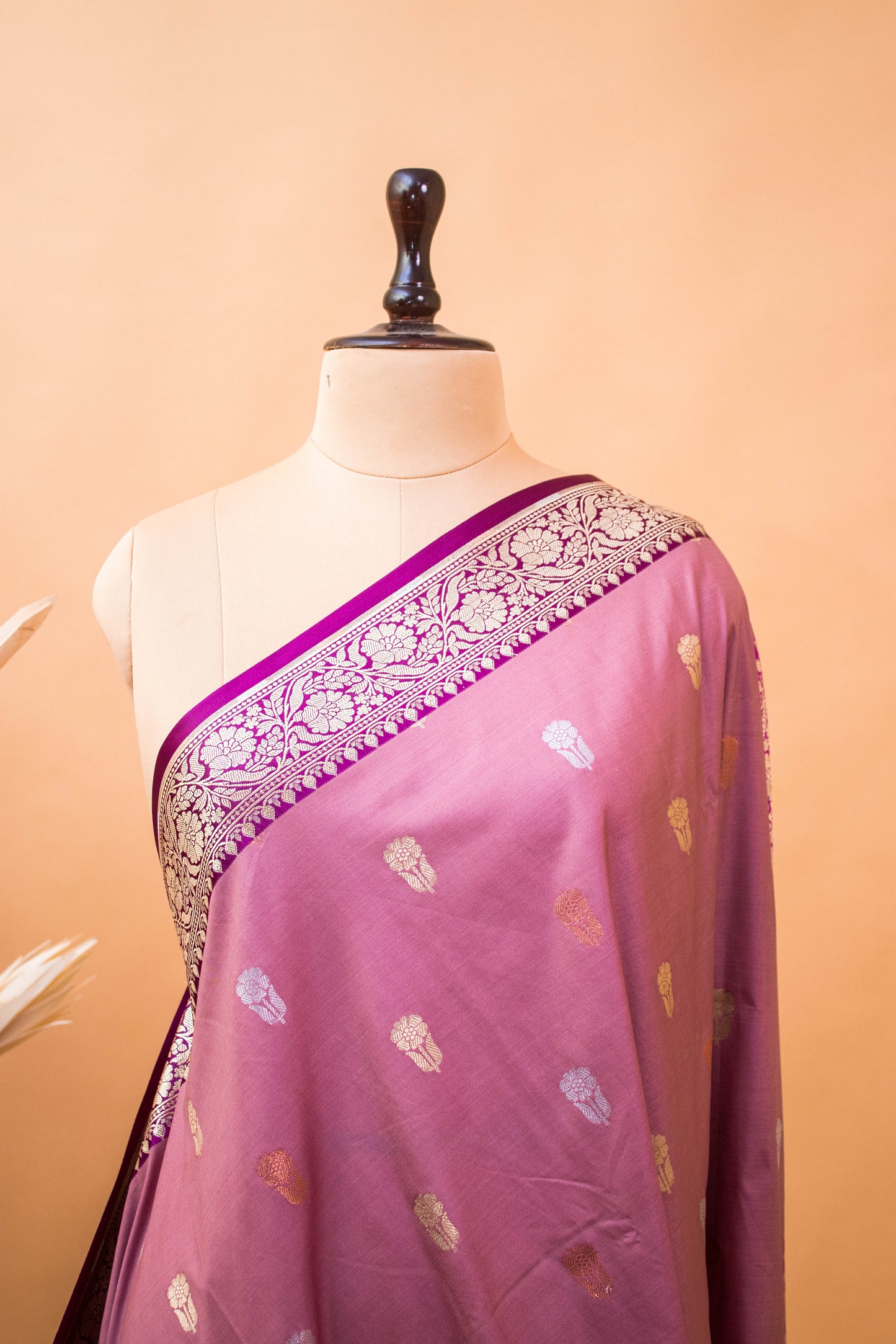 Traditional Banarsi Cotrast Border Butti Weaving - Pink