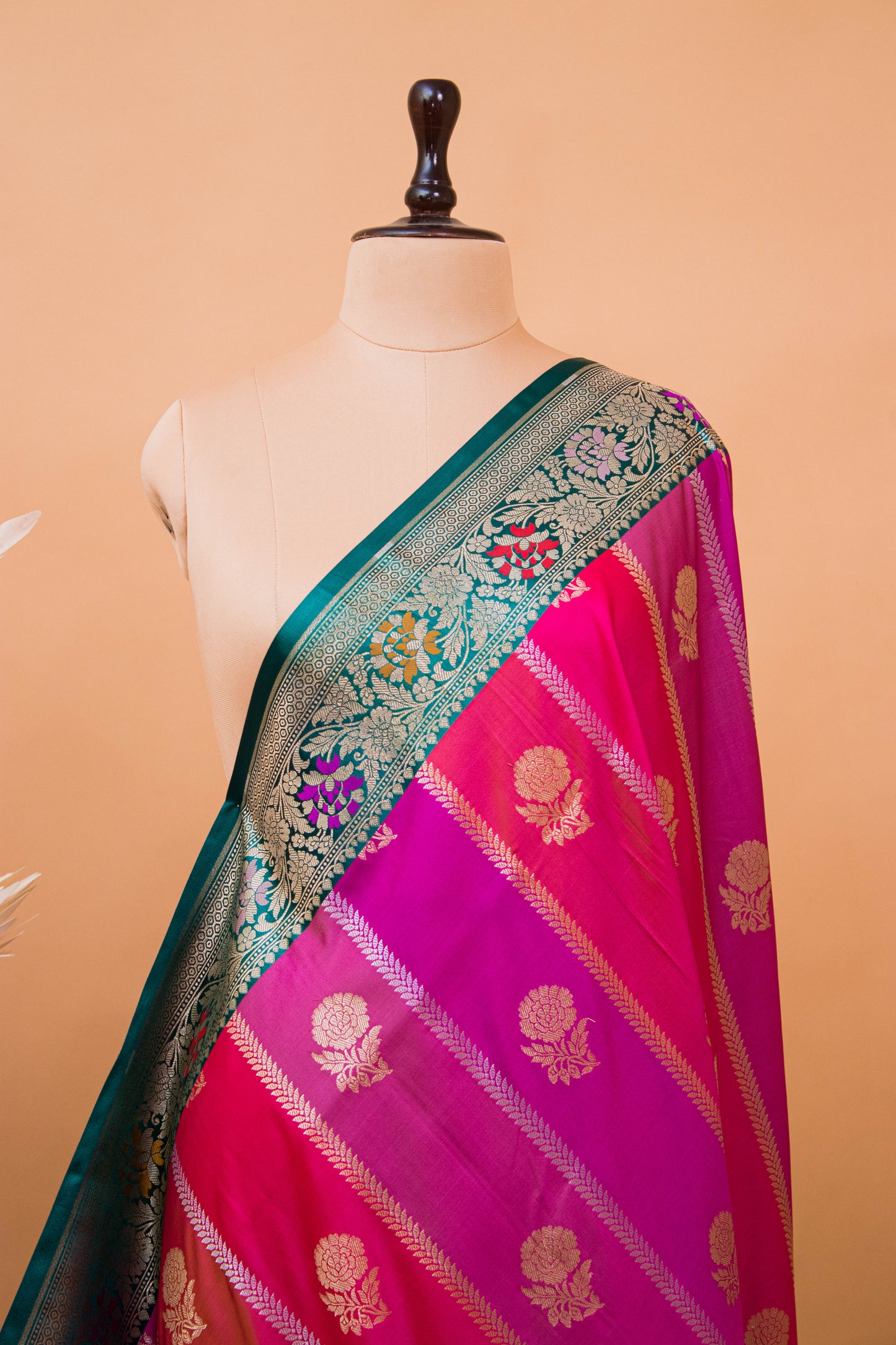 Banarasi Rangkaat Weaving Saree With Contrast Meenakari Border - Multi Color