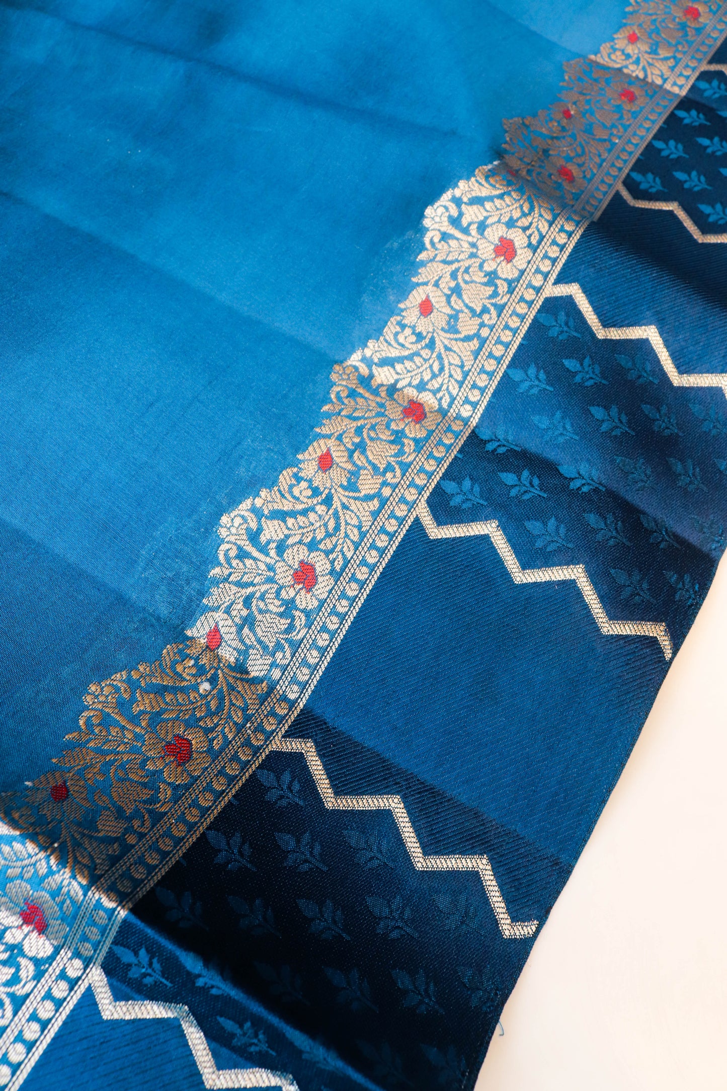 Contemporary Weaving Beautifull Double Border Hand Motif In Pure Silk-Blue