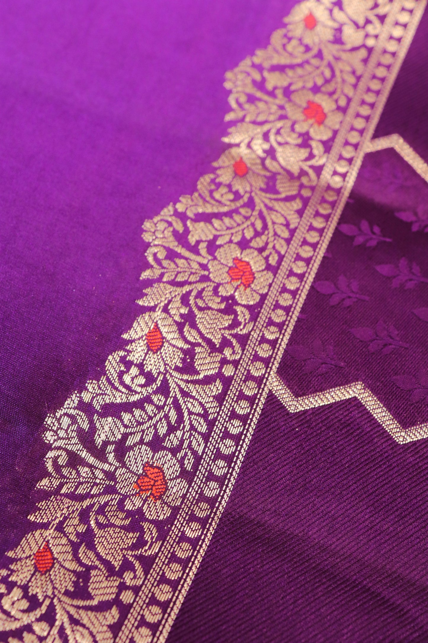Contemporary Weaving Beautifull Double Border Hand Motif In Pure Silk Purple