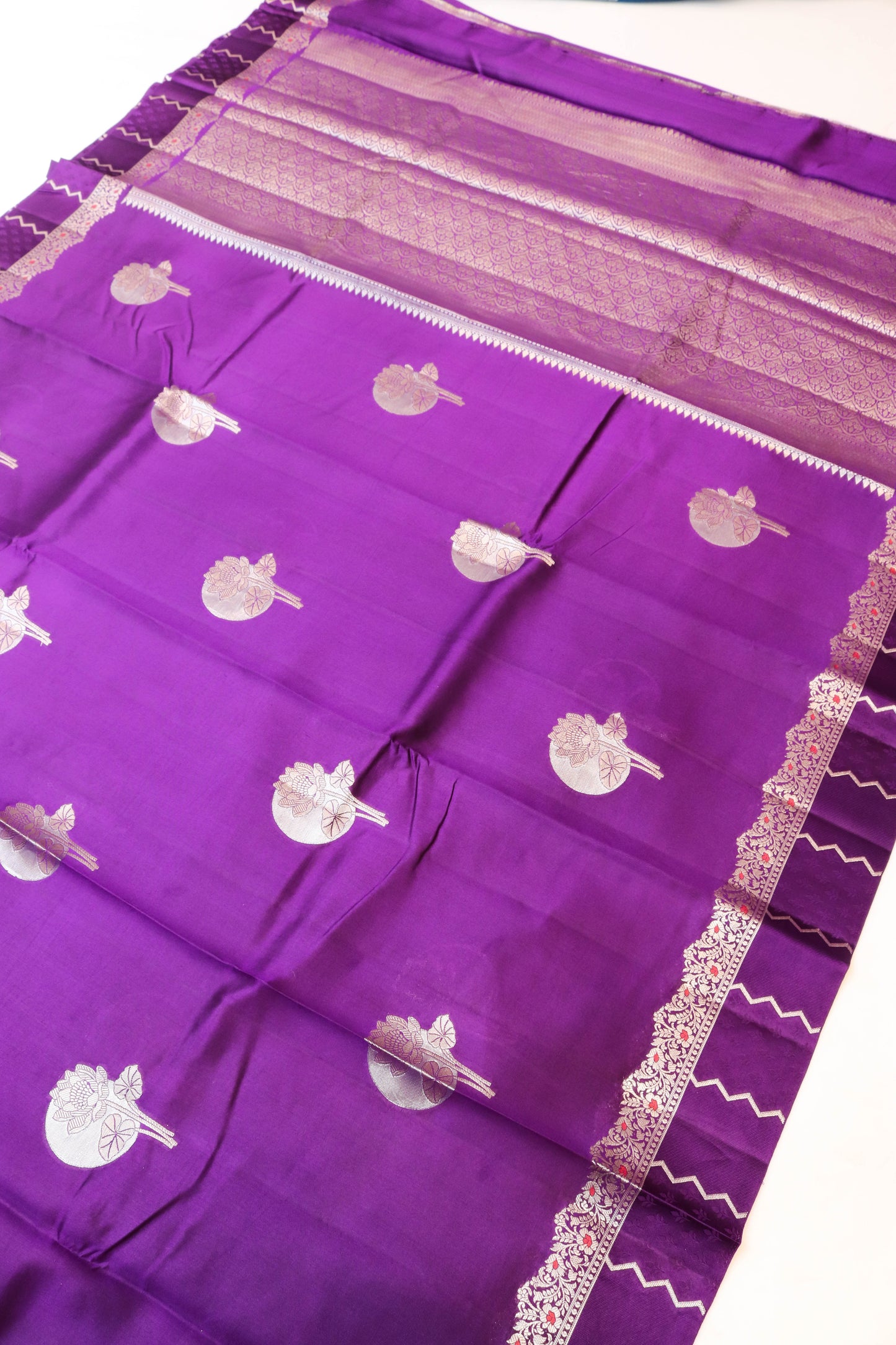 Contemporary Weaving Beautifull Double Border Hand Motif In Pure Silk Purple