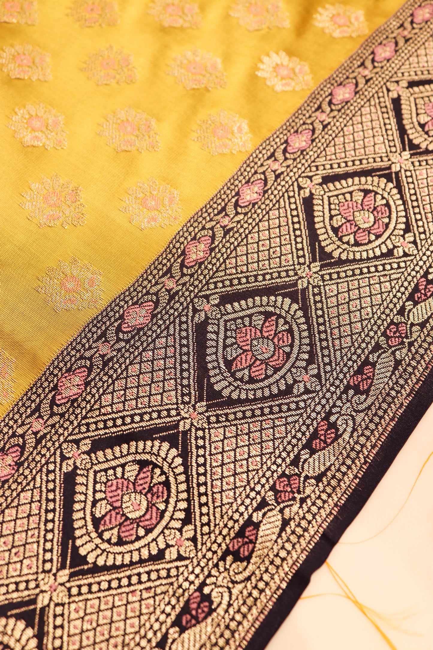 Banarasi Suite With Contrast Dupatta , Daman And Bottom-Yellow