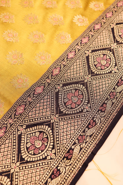 Banarasi Suite With Contrast Dupatta , Daman And Bottom-Yellow