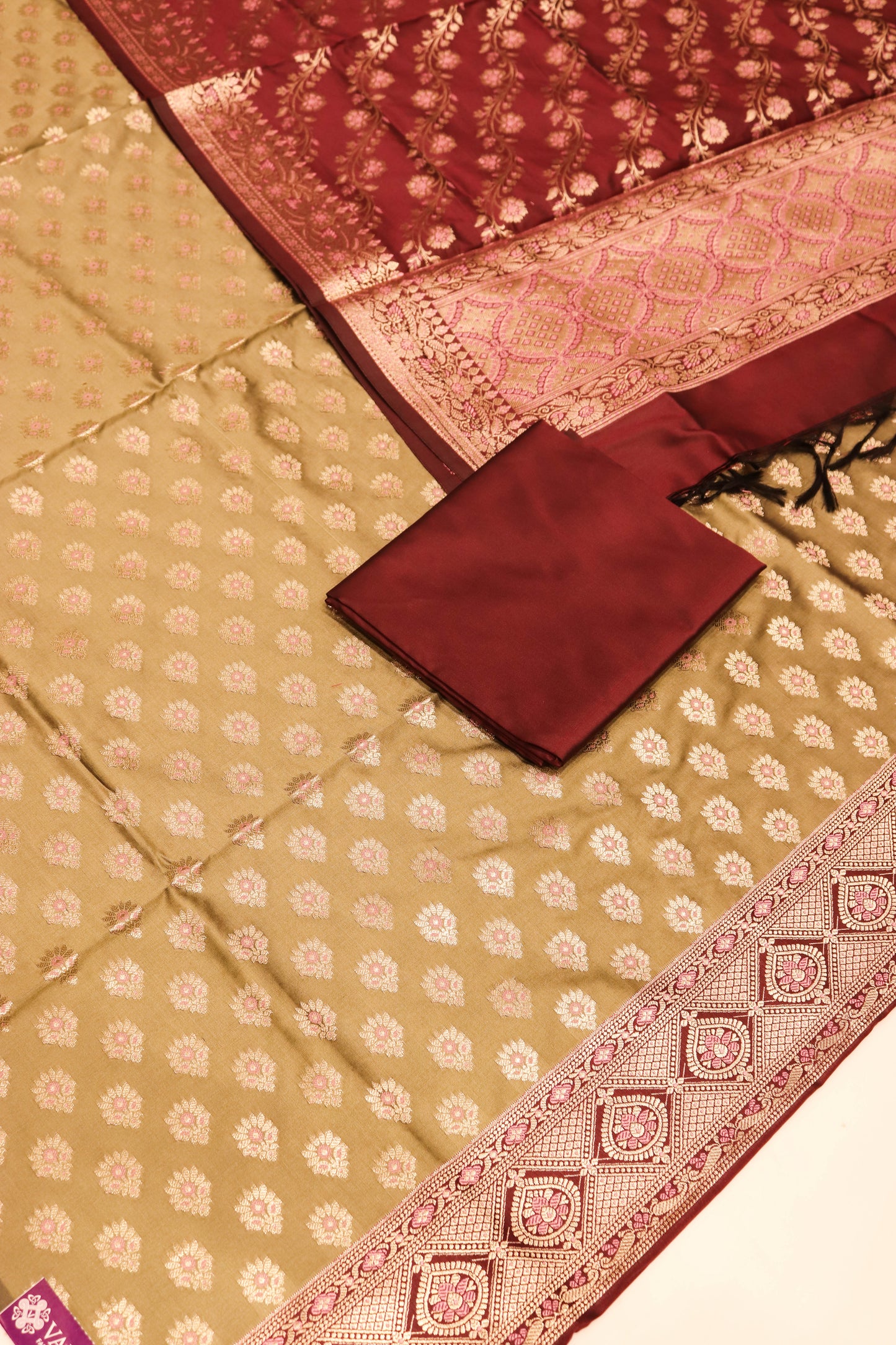 Banarasi Suite With Contrast Dupatta , Daman And Bottom-Beige