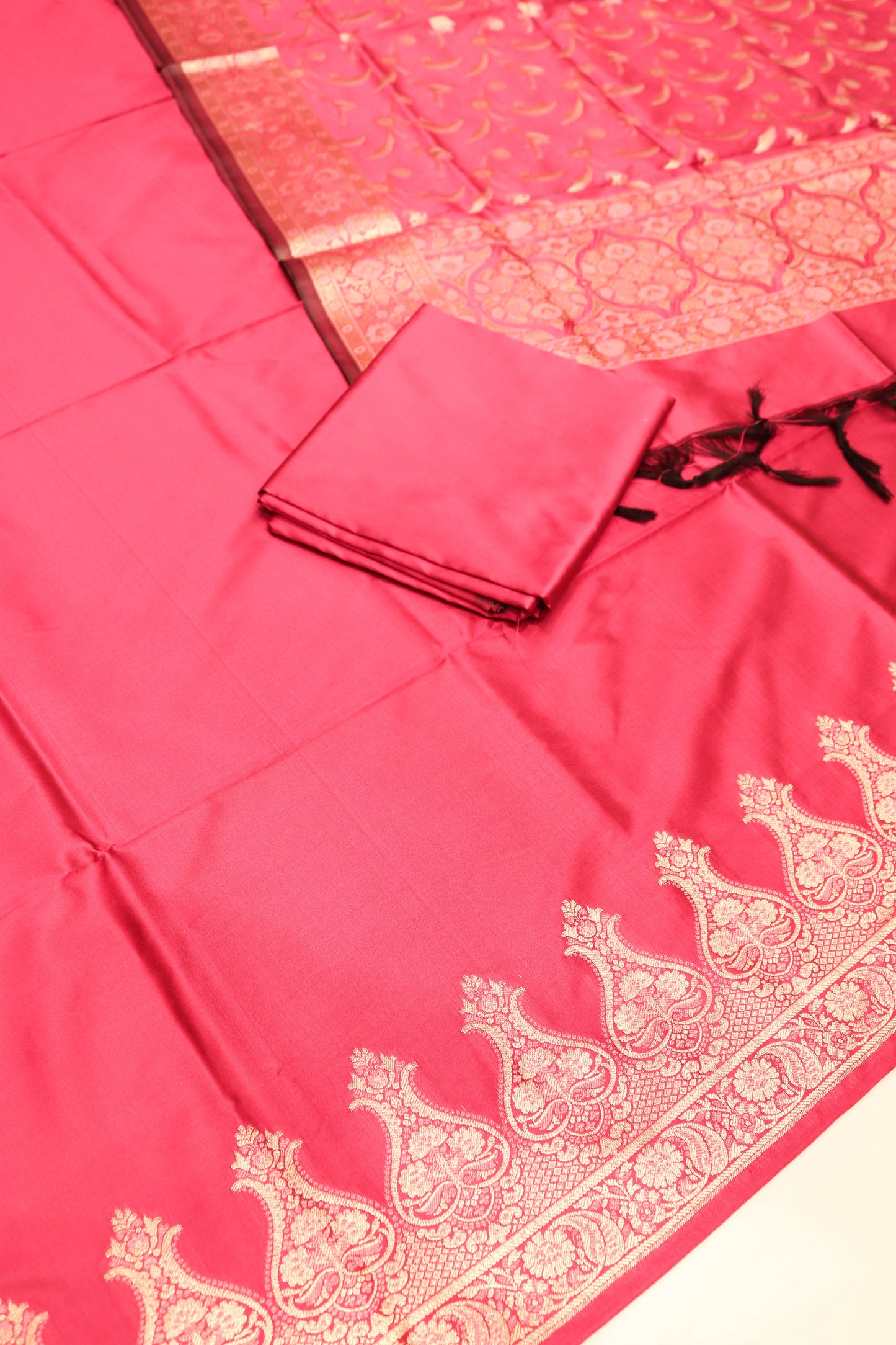 Plain Silk Suite With Weaving Daaman And Jaal Dupatta-Pink
