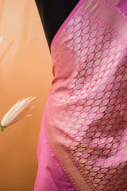 Scalping Weaving Border With Flower Butti All Over In Pure Banarasi Silk-Pink