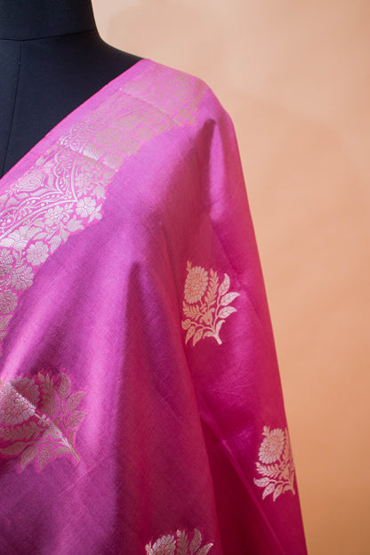 Scalping Weaving Border With Flower Butti All Over In Pure Banarasi Silk-Pink