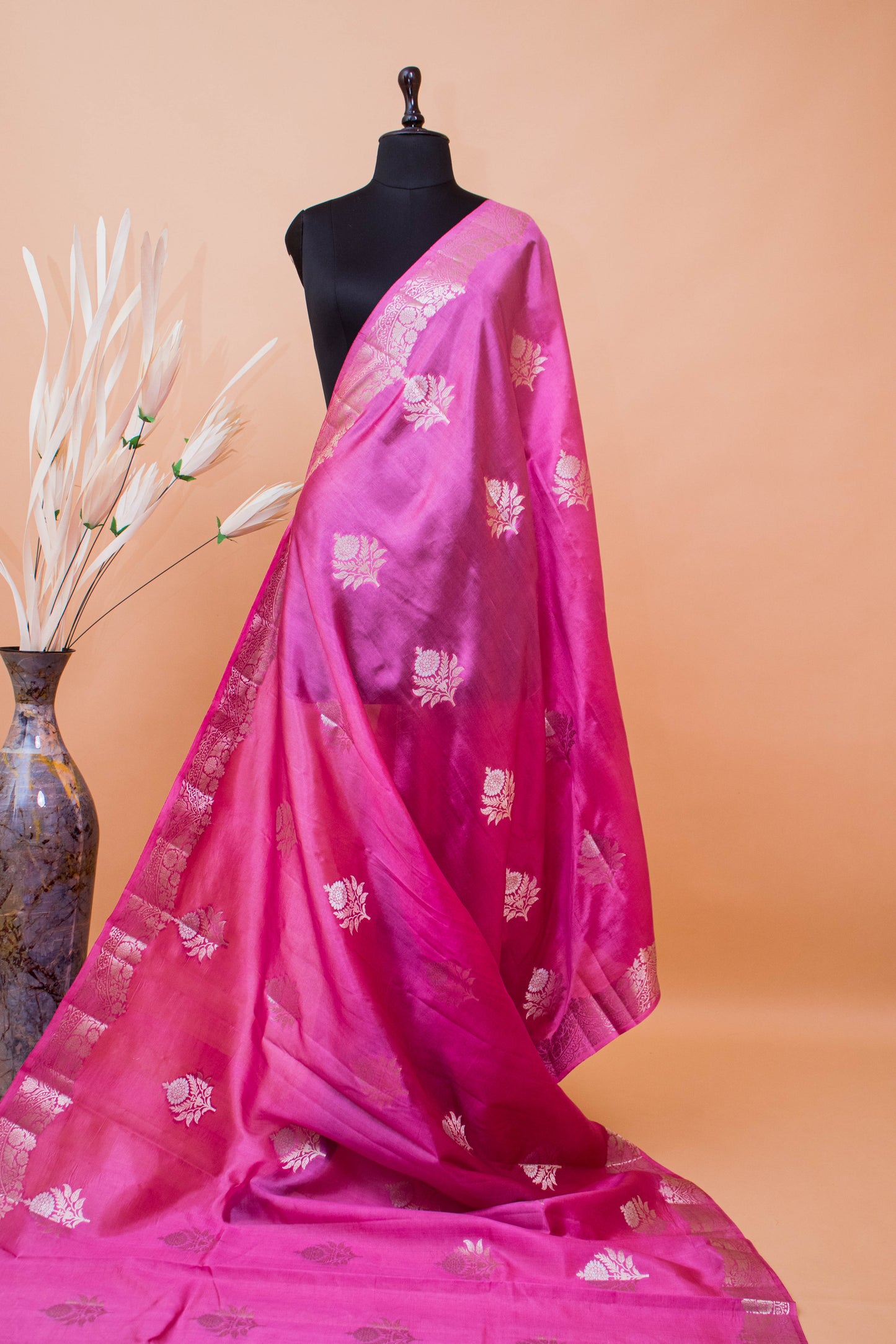 Scalping Weaving Border With Flower Butti All Over In Pure Banarasi Silk-Pink