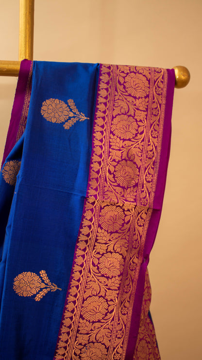 Handloom Banarasi Contrast Border And Butti Design-Blue