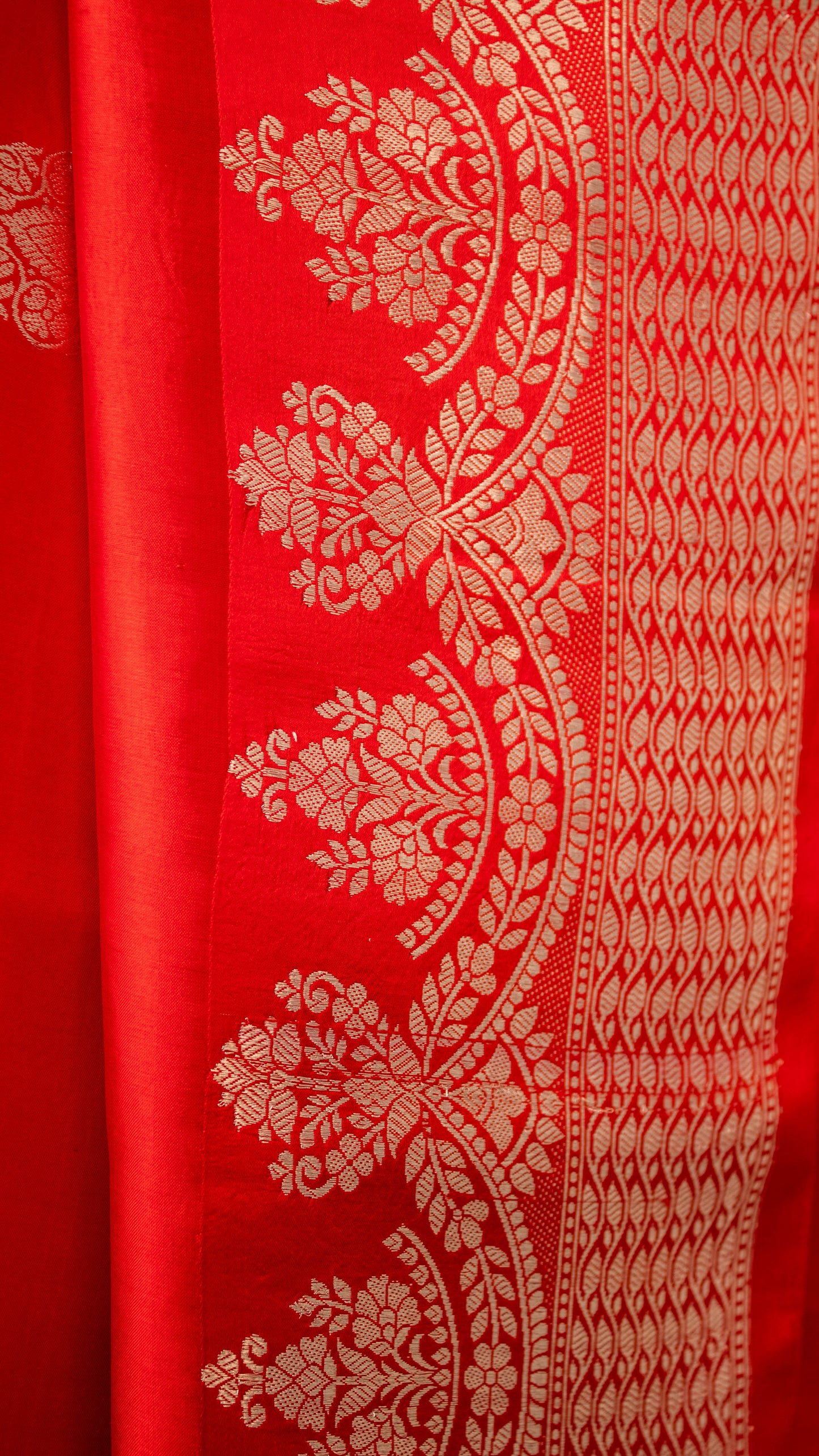 Handloom Banarasi Scalping Double Border Weaving In Pure Mashru Silk-Red