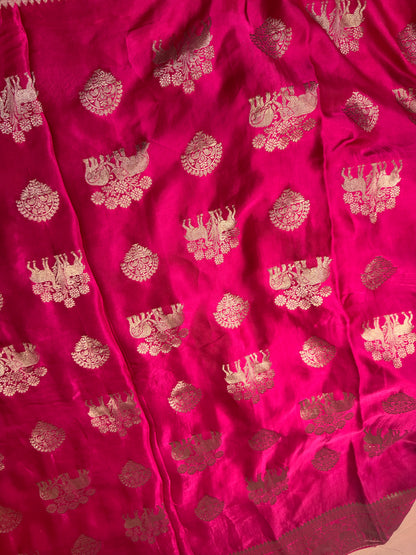 Contremporary Weaved Figure Motif In Soft Mashru Silk Saree - Pink