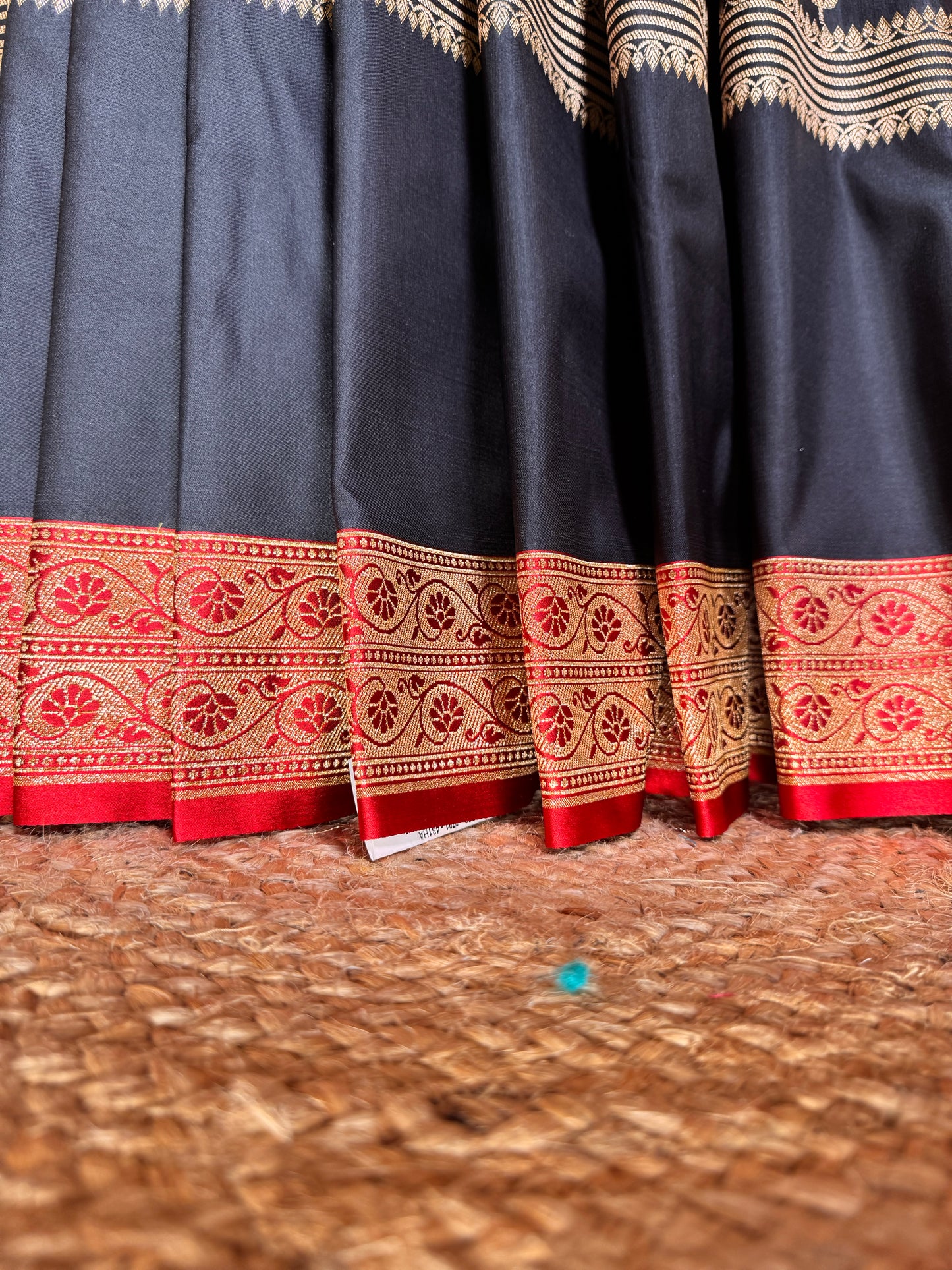 Traditional Banarasi Contrast Boarder With Gold Zari Mid Section Weaving Saree - Black