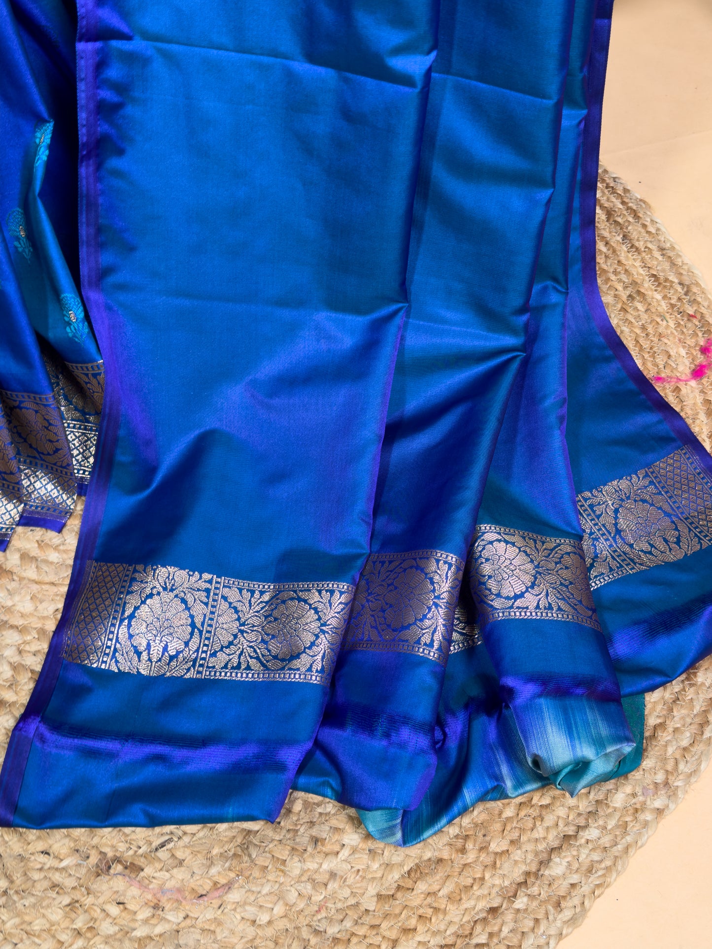 Resham Weaved Butti With Zari Boarder In Pallu In Katan Silk Fabric Saree - Blue