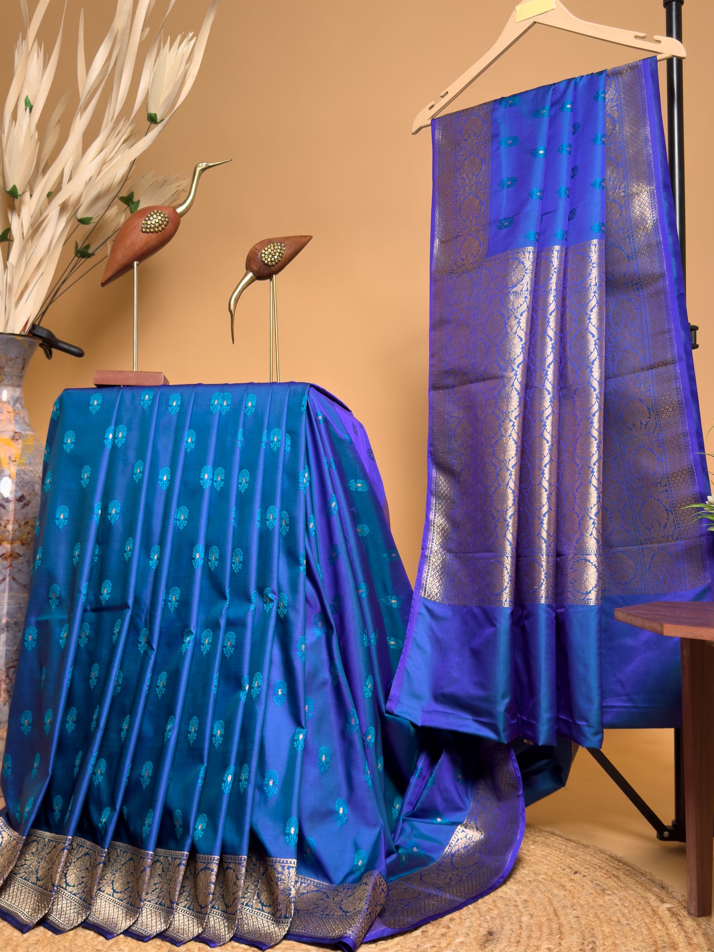 Resham Weaved Butti With Zari Boarder In Pallu In Katan Silk Fabric Saree - Blue