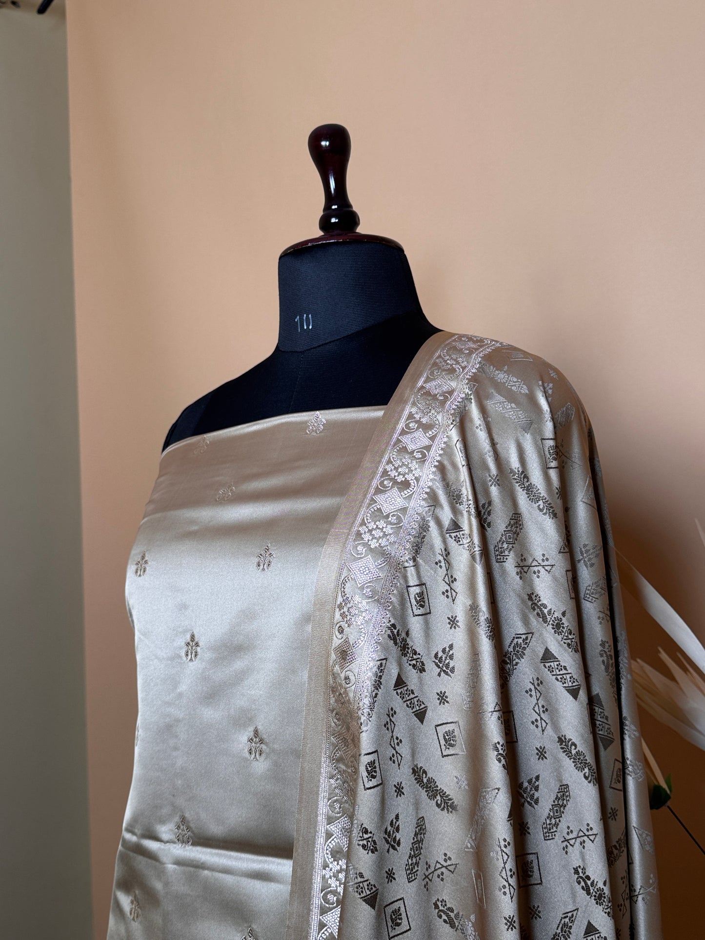 Small Butti Weaved Suit Fabric With Resham Tanchui Dupatta And Bottom -Off White