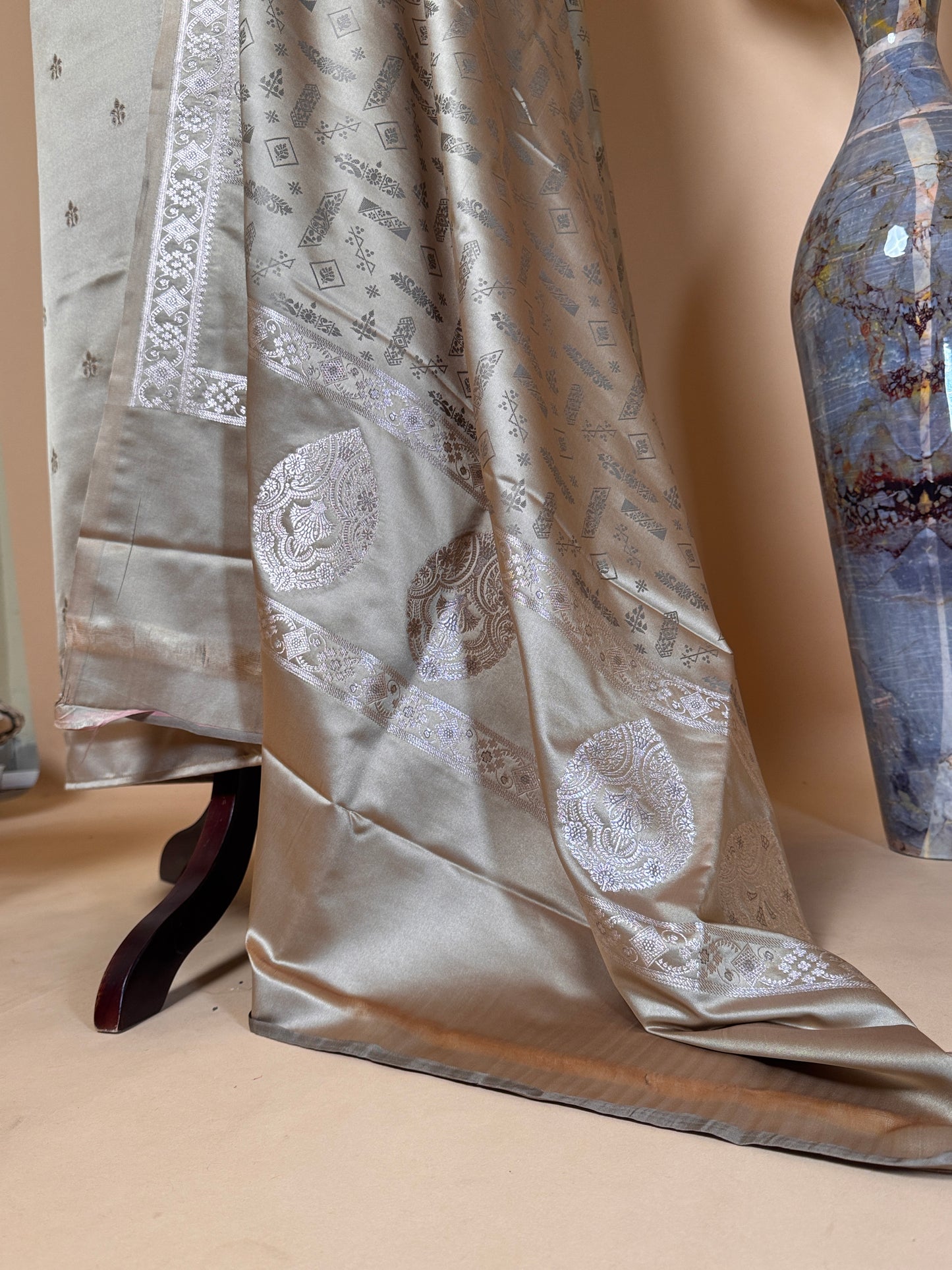 Small Butti Weaved Suit Fabric With Resham Tanchui Dupatta And Bottom -Off White