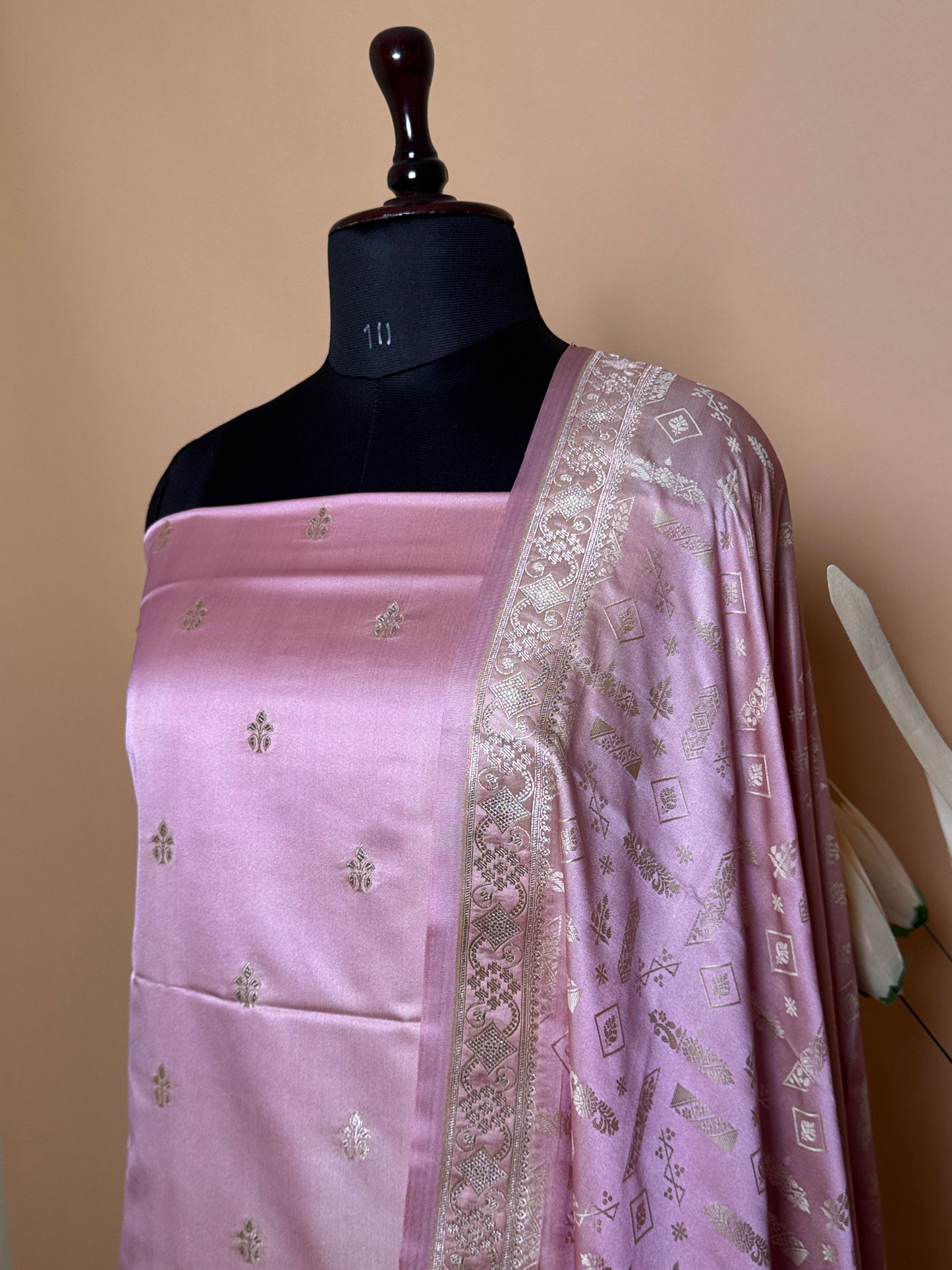 Small Butti Weaved Suit Fabric With Resham Tanchui Dupatta And Bottom -Pink
