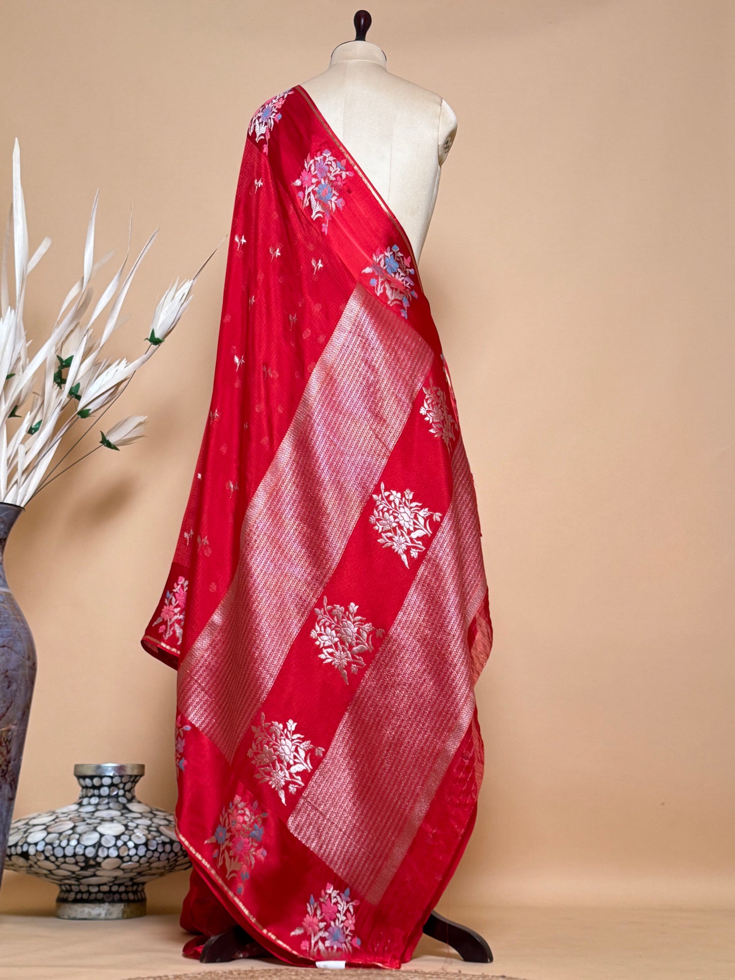 Contemporary Weaved Meenakari Border In Kota Silk Fabric Saree - Red